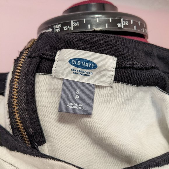 Black and White top - Picture 4 of 4